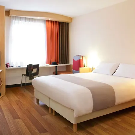 Ibis Centrum Готель Братислава