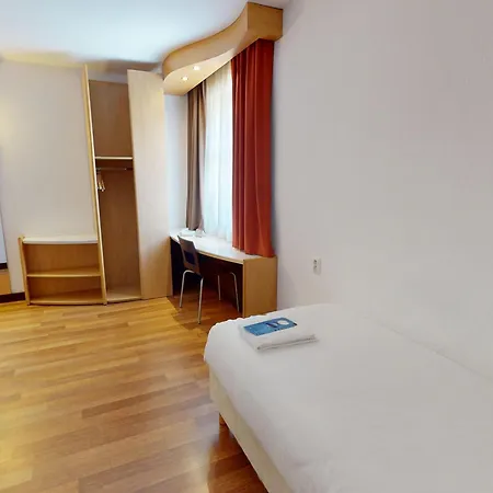 מלון Ibis Centrum 3*
