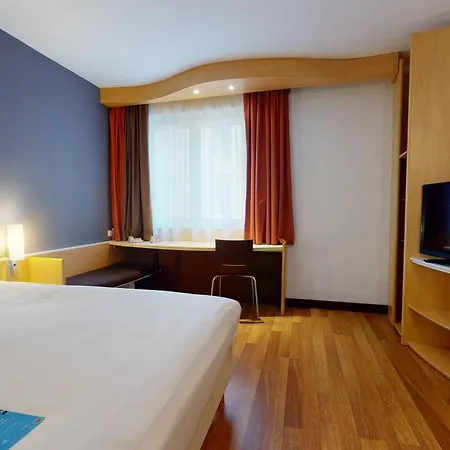 מלון Ibis Centrum 3*