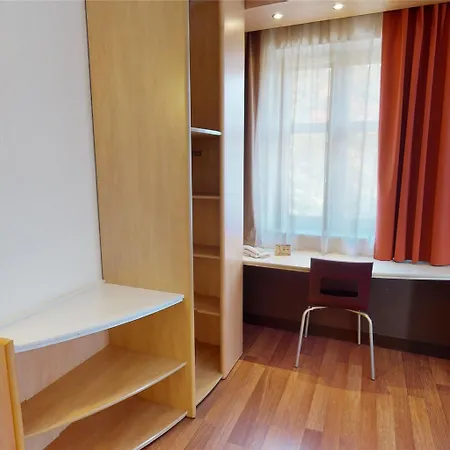 מלון Ibis Centrum 3*